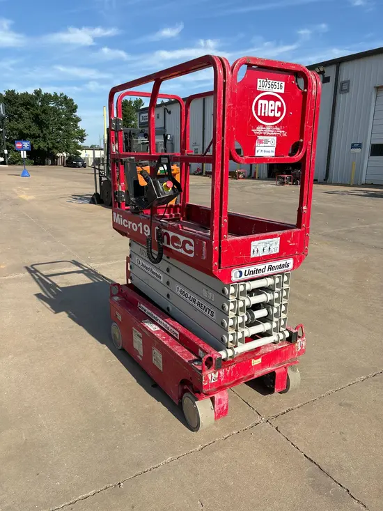 2018 MEC MICRO 19 Scissor Lift