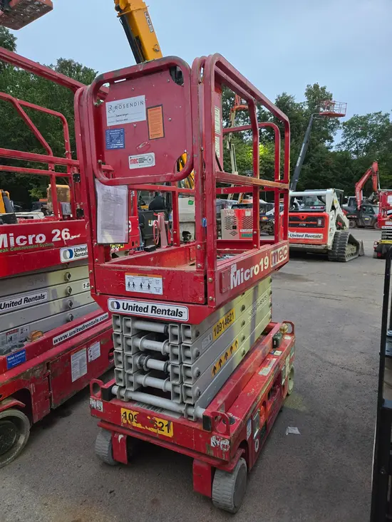 2019 MEC MICRO 19 Scissor Lift