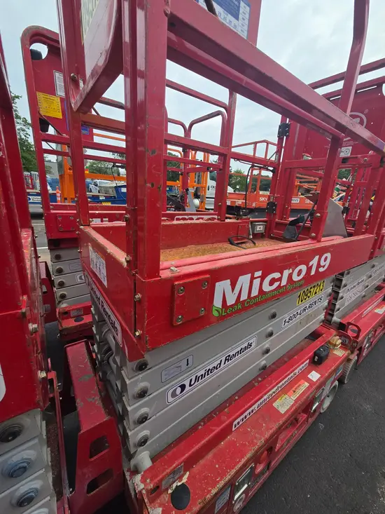 2019 MEC MICRO 19 Scissor Lift
