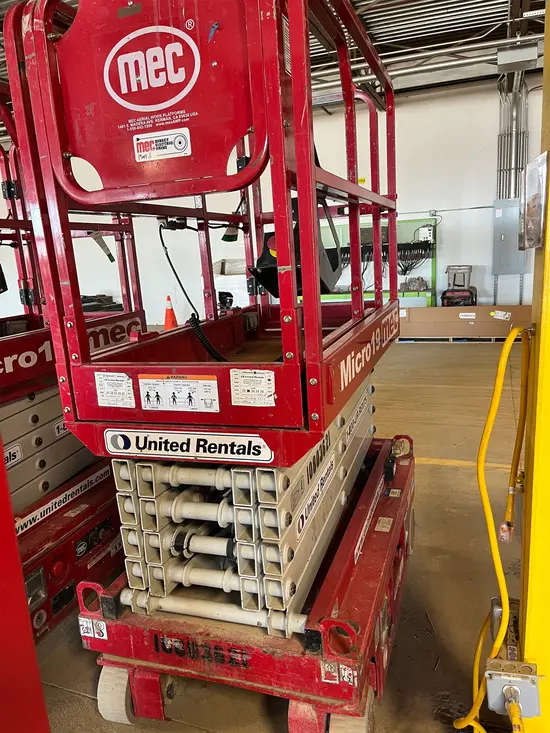 2018 MEC MICRO 19 Scissor Lift