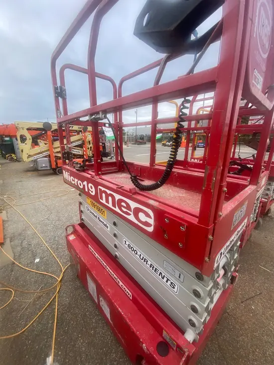 2019 MEC MICRO 19 Scissor Lift