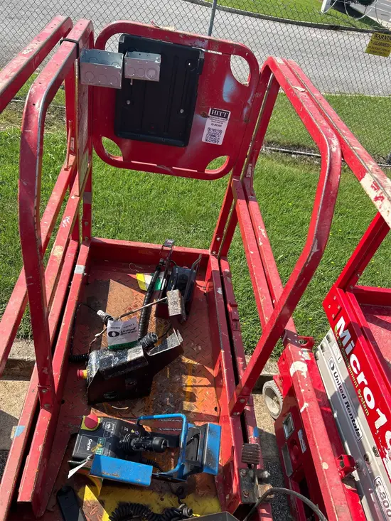 2019 MEC MICRO 19 Scissor Lift