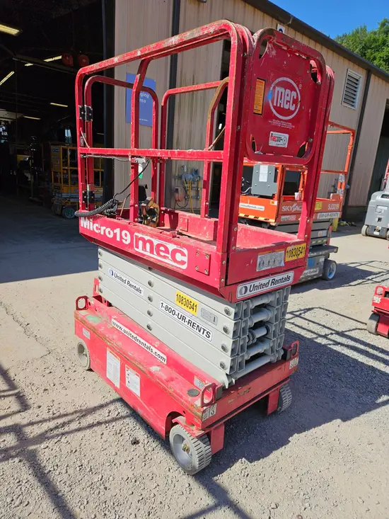 2018 MEC MICRO 19 Scissor Lift