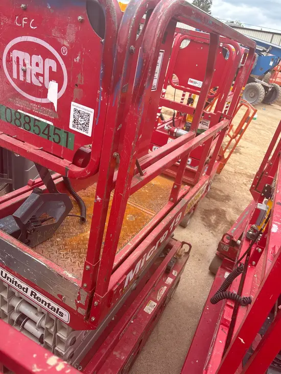 2019 MEC MICRO 19 Scissor Lift