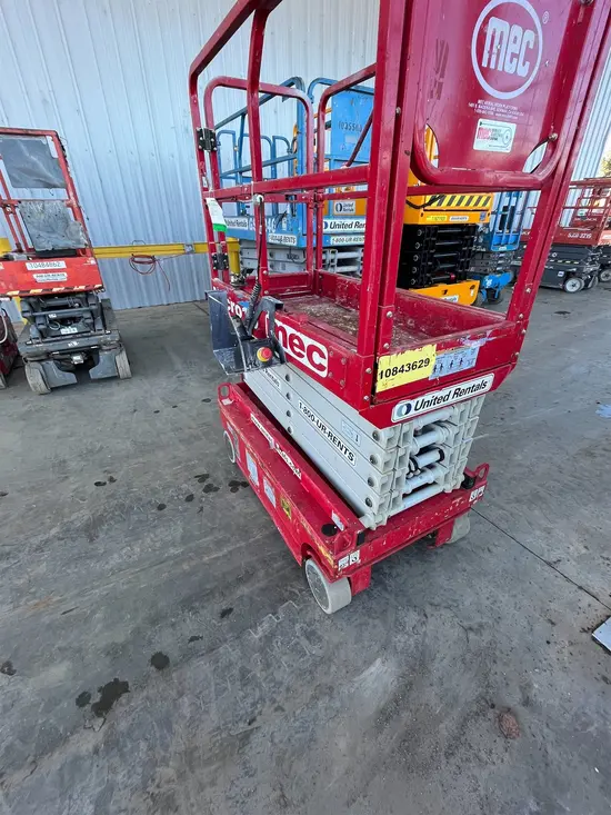 2018 MEC MICRO 19 Scissor Lift