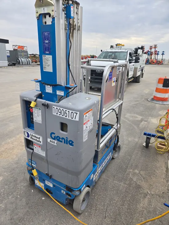2019 Genie GR-20 Self-Propelled One-Person Lift