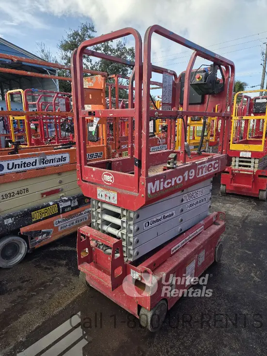 2019 MEC MICRO 19 Scissor Lift