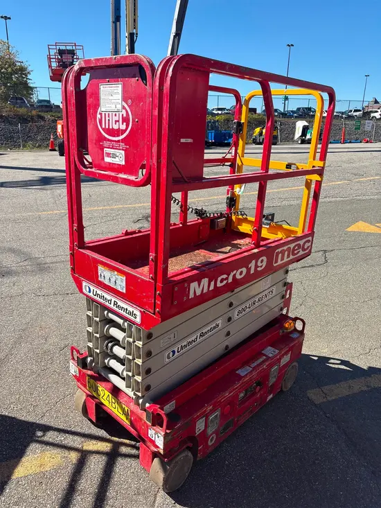 2018 MEC MICRO 19 Scissor Lift
