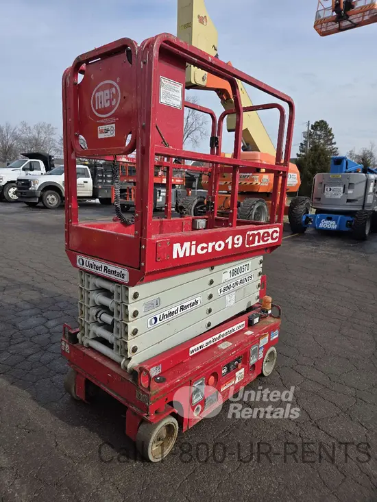 2018 MEC MICRO 19 Scissor Lift
