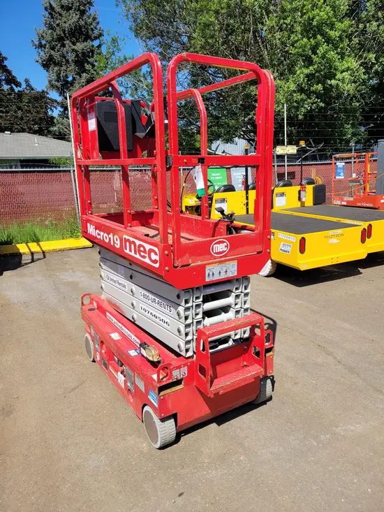 2018 MEC MICRO 19 Scissor Lift