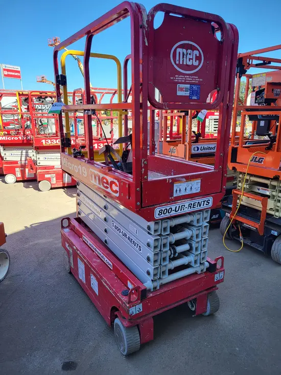 2018 MEC MICRO 19 Scissor Lift
