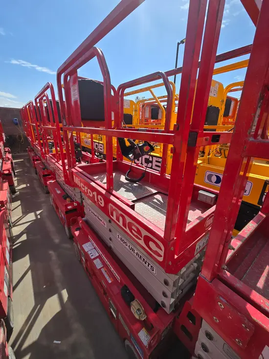 2018 MEC MICRO 19 Scissor Lift
