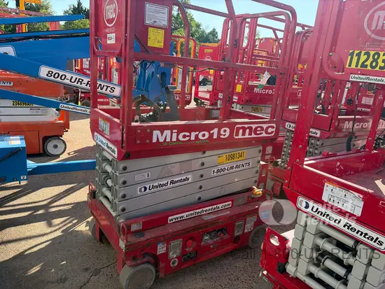 2019 MEC MICRO 19 Scissor Lift