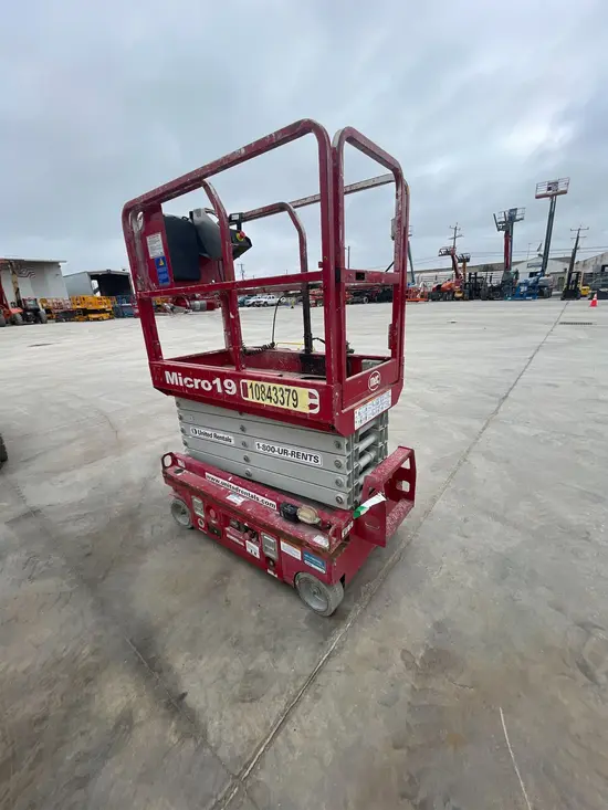 2018 MEC MICRO 19 Scissor Lift