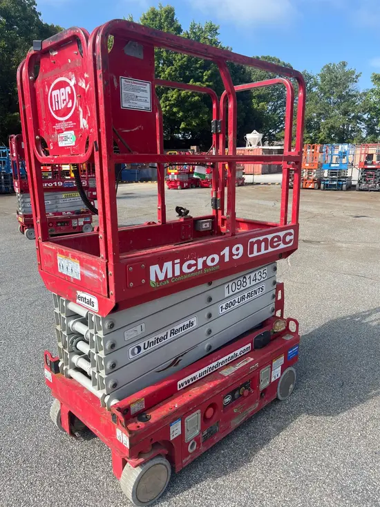 2019 MEC MICRO 19 Scissor Lift