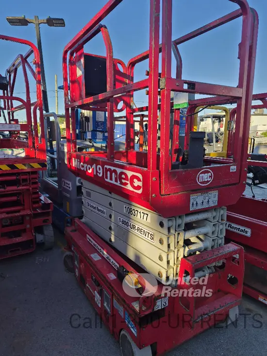 2018 MEC MICRO 19 Scissor Lift
