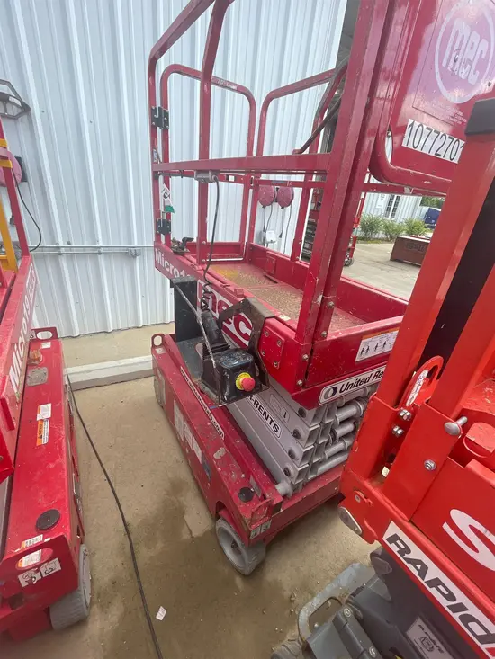 2018 MEC MICRO 19 Scissor Lift
