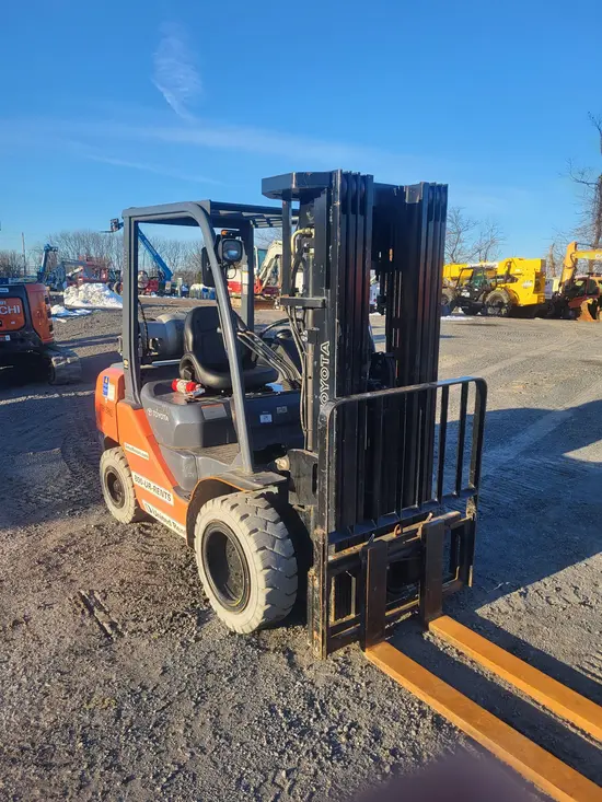 2019 Toyota 8FGU30 Warehouse Forklift