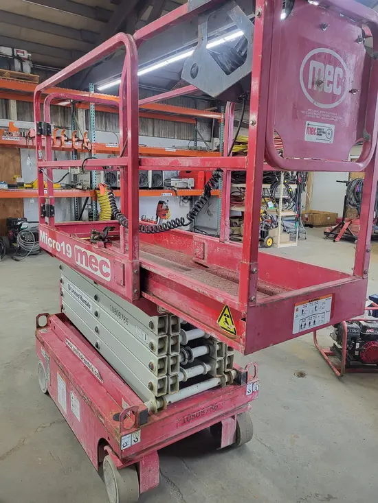 2018 MEC MICRO 19 Scissor Lift