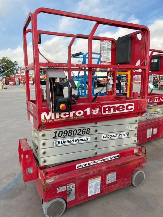2019 MEC MICRO 19 Scissor Lift