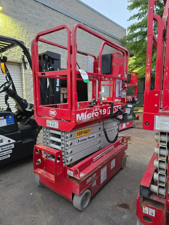 2019 MEC MICRO 19 Scissor Lift