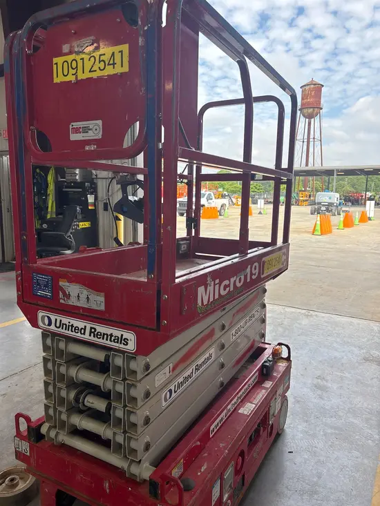 2019 MEC MICRO 19 Scissor Lift