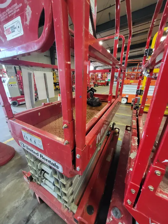 2019 MEC MICRO 19 Scissor Lift