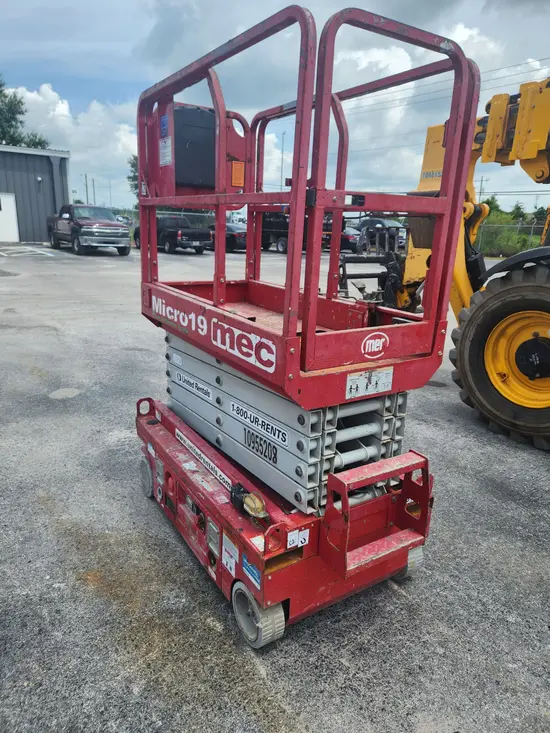 2019 MEC MICRO 19 Scissor Lift