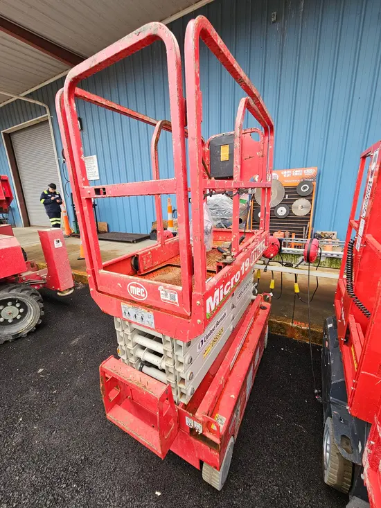 2019 MEC MICRO 19 Scissor Lift