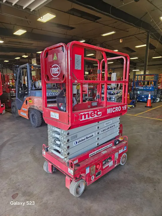 2018 MEC MICRO 19 Scissor Lift