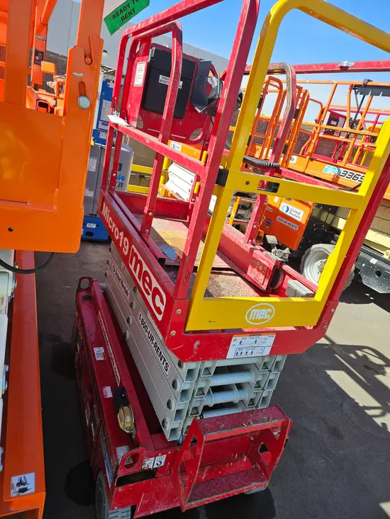 2018 MEC MICRO 19 Scissor Lift