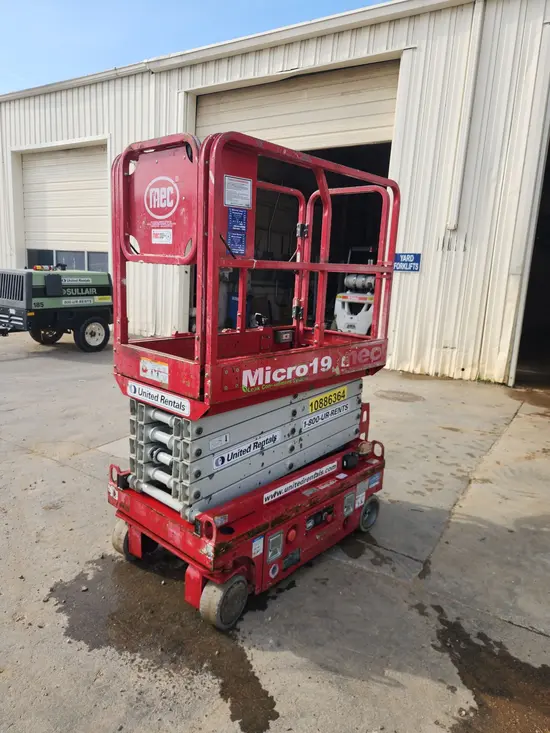 2019 MEC MICRO 19 Scissor Lift