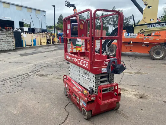 2019 MEC MICRO 19 Scissor Lift