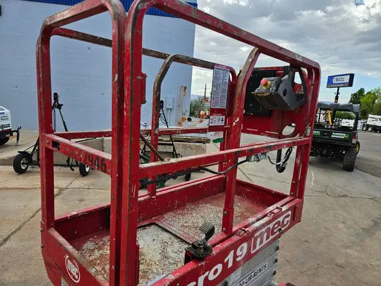 2018 MEC MICRO 19 Scissor Lift