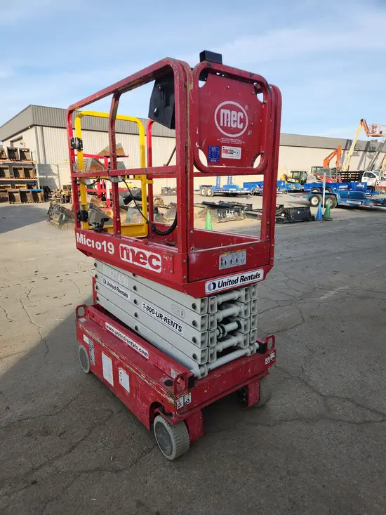 2018 MEC MICRO 19 Scissor Lift