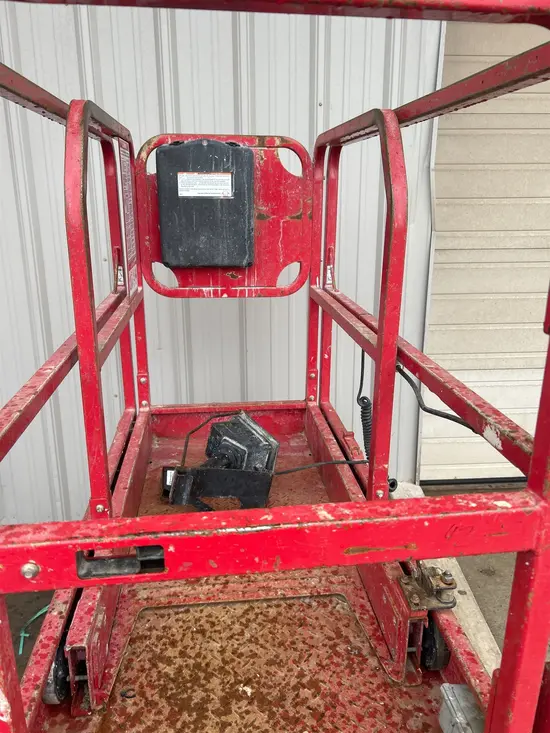 2019 MEC MICRO 19 Scissor Lift