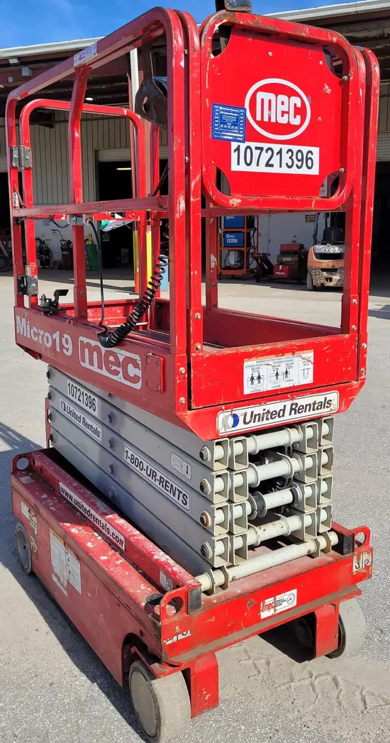 2018 MEC MICRO 19 Scissor Lift