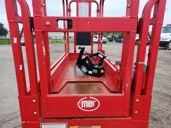 2019 MEC MICRO 26 Scissor Lift
