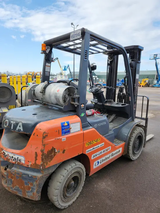 2019 Toyota 8FGU30 Warehouse Forklift