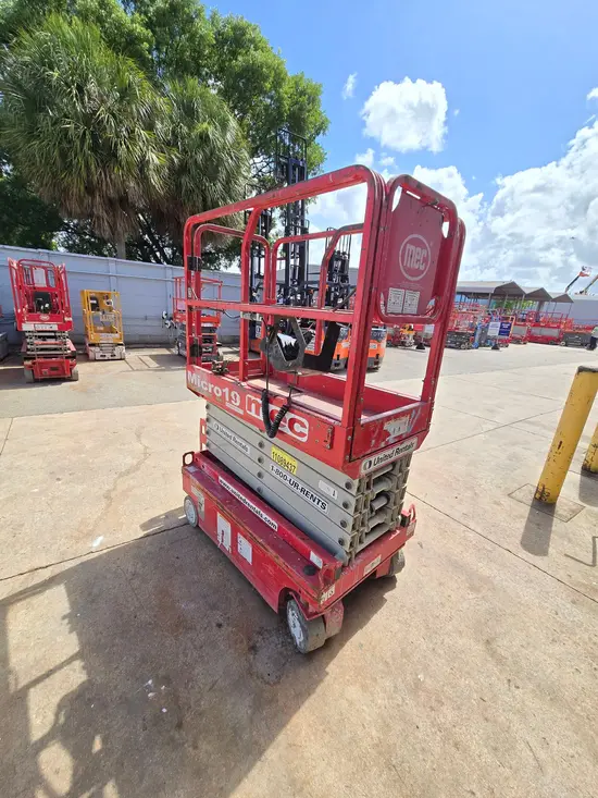 2020 MEC MICRO 19 Scissor Lift