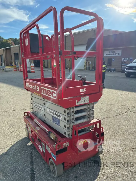 2018 MEC MICRO 19 Scissor Lift