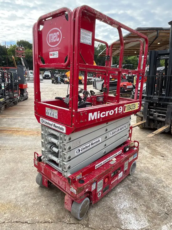 2018 MEC MICRO 19 Scissor Lift