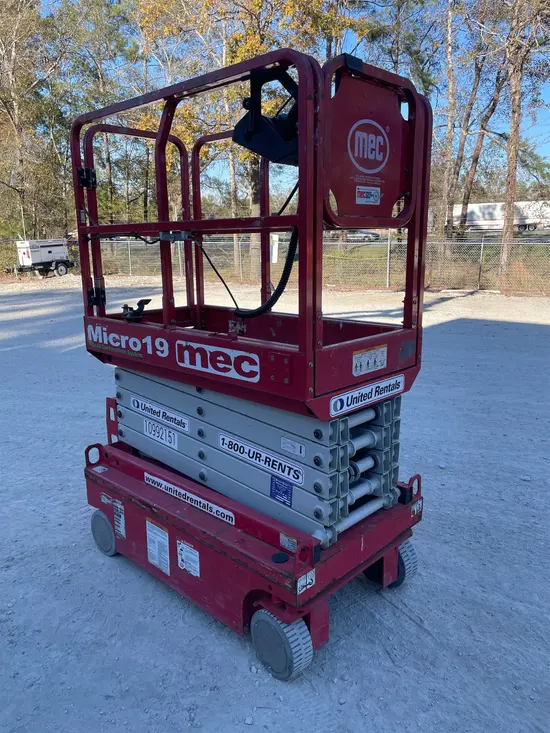 2018 MEC MICRO 19 Scissor Lift