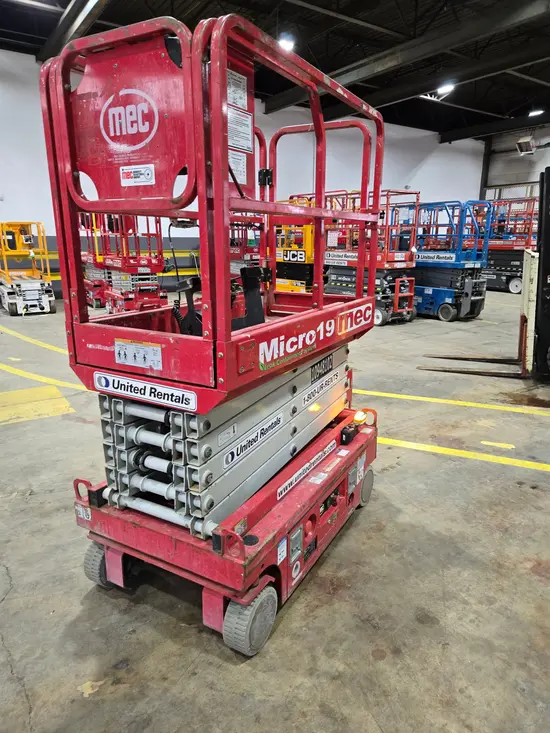 2019 MEC MICRO 19 Scissor Lift