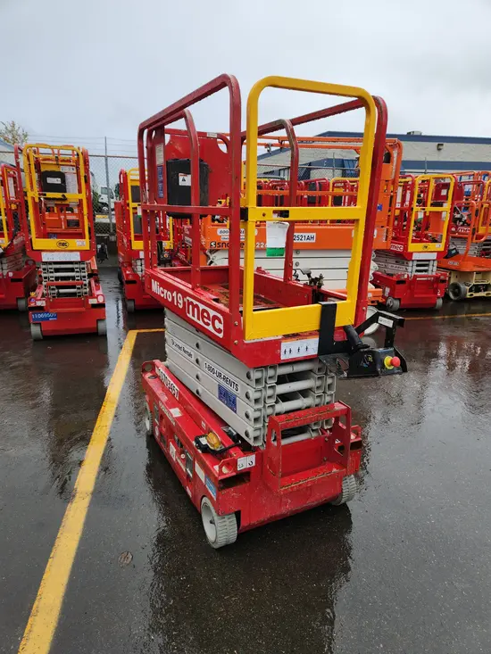 2017 MEC MICRO 19 Scissor Lift