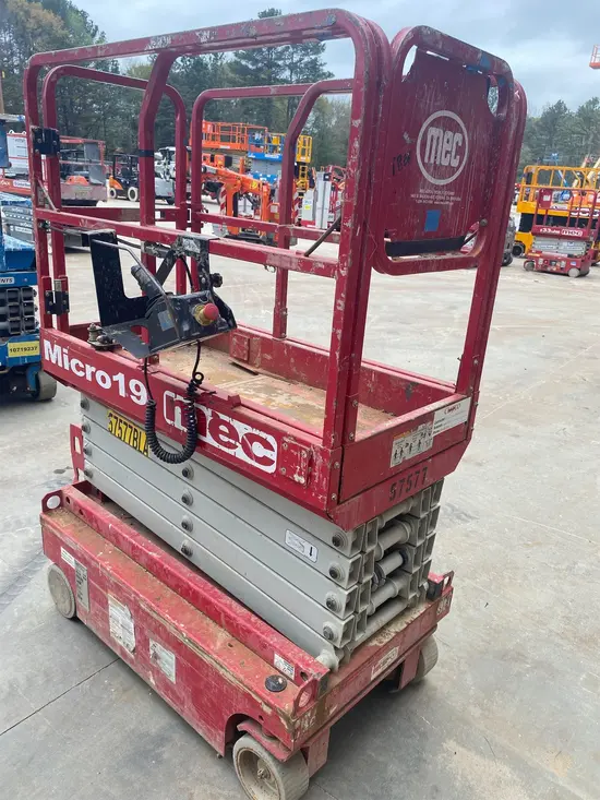 2018 MEC MICRO 19 Scissor Lift