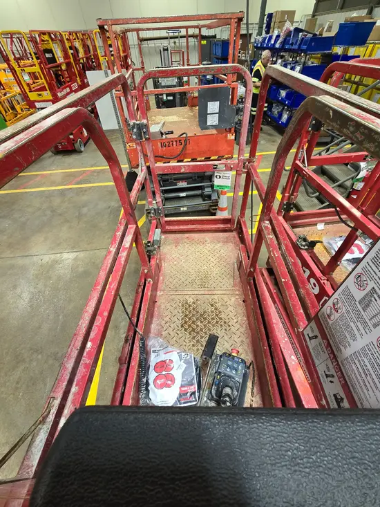 2018 MEC MICRO 19 Scissor Lift