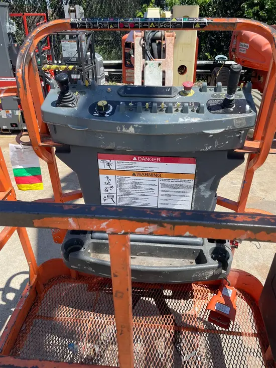 2013 JLG E400AJPN Articulating Boom Lift