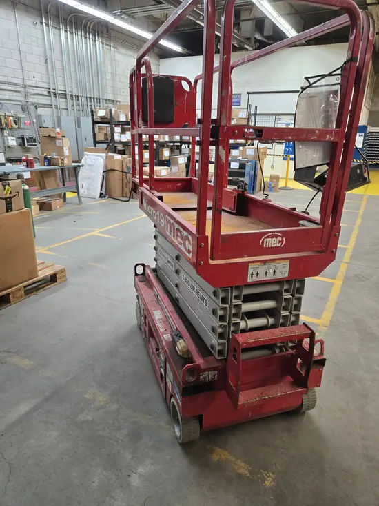 2019 MEC MICRO 19 Scissor Lift
