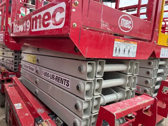 2017 MEC MICRO 19 Scissor Lift